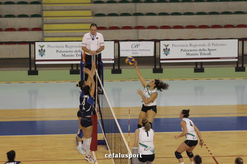 111030 volley 244_tn.jpg